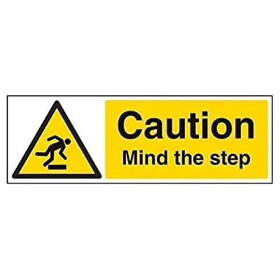 Abbildung von vsafety 63033bj s &quot;Caution Mind The Step&quot; Achtung General Zeichen, selbstklebend, Landschaft, 450 mm x 150 mm, schwarz/gelb