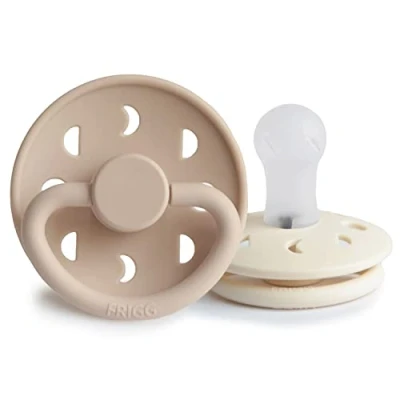 Abbildung von FRIGG Mondphase Silikon Schnuller 2 Packung Symmetrischer Sauger in Kirschform BPA frei Hergestellt Dänemark (Cream/Croissant, Größe 1 (0 6 Monate))