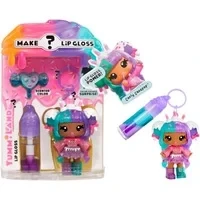 Abbildung von Yummiland Lip Gloss Doll: Mystery Color Change Carly Cakepop Enthält 1 Puppe, DIY Lipgloss + Abnehmbaren Schlüsselanhänger, Kosmetik Spiel, Sammlerstück, Geeignet für Kinder ab 4 Jahren