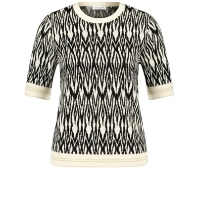 Abbildung von GERRY WEBER Damen 370502 44705 1175 Pullover, Black/Gold/Ikat small/AOP, UK 12