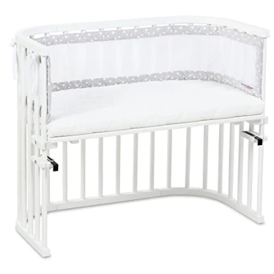 Abbildung von babybay Boxspring Beistellbett mit Matratze Medicott Wave, weiß lackiert, Nestchen Mesh Piqué perlgrau Sterne