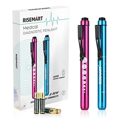 Abbildung von Diagnostikleuchte Pupillenleuchte, RISEMART 2 Stück Wiederverwendbare LED Stiftlampe mit Taschenclip alsr Krankenschwestern Ärzte Schüler Stiftlicht 4 Batterien (Rot und blau.)