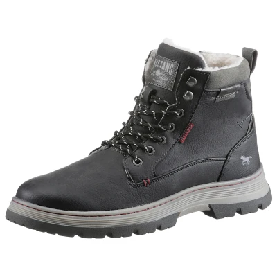 Abbildung von Mustang Shoes Schnürboots mit Logo Aufnäher und Label