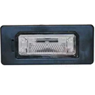 Abbildung von VAN WEZEL 0327920 Kennzeichenleuchte C5W links, rechts ohne LED AUDI: A4 B8 Avant, A5 Sportback, Limousine, SKODA: Superb II Kombi