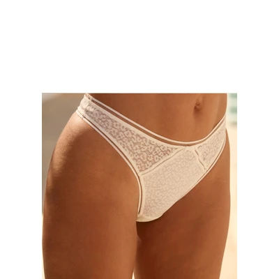 Abbildung von Nuance String, aus Allover Jacquardspitze im angesagten Leo Look