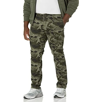 Abbildung von Amazon Essentials Herren Gerade geschnittene Stretch Cargohose (erhältlich in Big &amp; Tall), Grün Tarnmuster, 28W / 30L