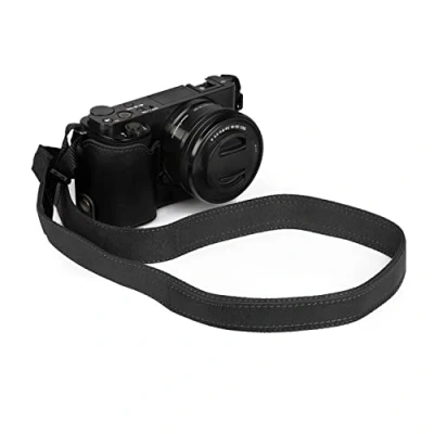 Abbildung von MegaGear Immer einsatzbereite Kamera Halbtasche aus echtem Leder, kompatibel mit Sony ZV E10 (Schwarz)