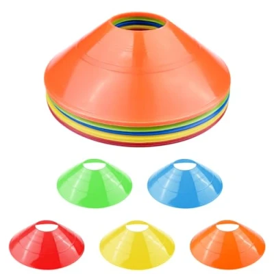 Abbildung von Fousenuk 20 Stück Fussball Hütchen Set, Runde Markierungshütchen Mit Ständer, Sport Hütchen, Markierungsscheiben, Fußball für Hockey, Eislaufen, Handball, Koordinationstraining (5 Farben)