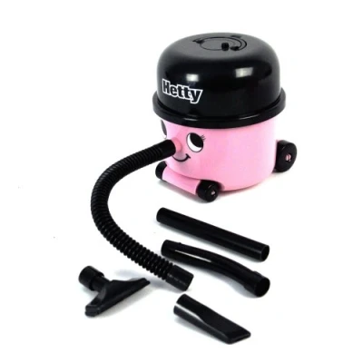 Abbildung von Hetty Hoover Schreibtischstaubsauger Offiziell lizenziertes Henry Hoover, pinkfarbener Mini Computer &amp; Tastaturreiniger, tragbare leichte Schreibtischreinigung, Neuheits Geschenk für den Strumpf