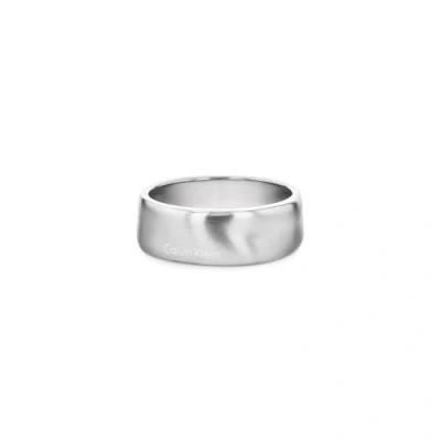 Abbildung von Calvin Klein ring für Herren Kollektion CK METALLIC WAVES aus Edelstahl 35100037F