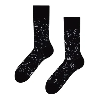 Abbildung von Dedoles Socken Unisex Damen Herren &amp; Kinder Baumwolle viele lustige Designs 1 Paar Geschenk links rechts verschieden, Farbe Schwarz, Motiv Sternzeichen, Gr. 43 46