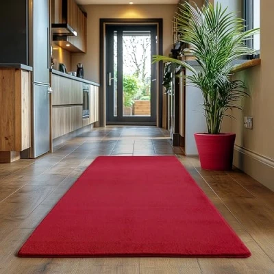 Abbildung von SIMPEX Läufer Teppich Rot 80x150 cm Kurzflor Waschbar, weich &amp; rutschfest, modernes einfarbiges Design für Schlafzimmer, Küche Flur