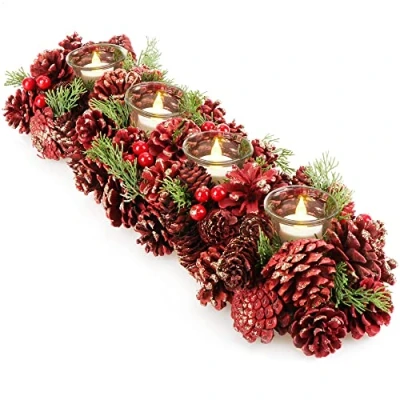 Abbildung von com four® Adventskranz länglich, Kerzenständer Weihnachten für 4 Kerzen, Kerzenhalter, Adventsgesteck, XL Adventskerzenhalter, Kerzenleiste als Tischdeko (Adventsgesteck rote Zapfen Kerzen)