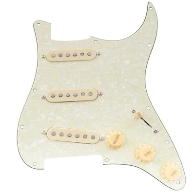 Abbildung von Musiclily Pro SE SSS Pre wired Loaded Pickguard ST Gitarren Vorverdrahtetes Schlagbrett mit Staggered Alnico 5 Single Coil Tonabnehmer für Strat Style E Gitarre, 4 lagig Aged White Pearl