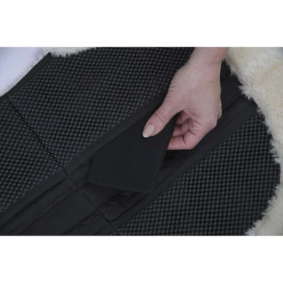 Abbildung von Kerbl Sattelunterleger Correct Antislip Kunstfell Schwz Pony