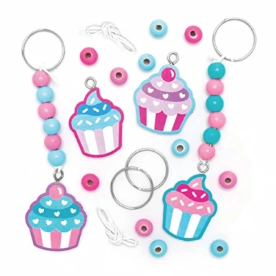 Abbildung von Baker Ross AX726 Cupcake Schlüsselanhänger Kits, 4 Stück, Taschenanhänger, kreative Aktivitäten für Kinder, Kunst und Handwerk, Projekte