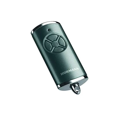 Abbildung von Hörmann Handsender HSE 4 BS (Frequenz 868 MHz, Hochglanz Frozen Grey grau, Garagentorantrieb mit Chrom Kappen, Batterien, Maße 28x70x14 mm, inkl. Schlüsselring) 4511569