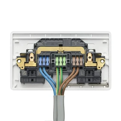 Abbildung von MK Electric Schnellbefestigungs Doppelsteckdose mit schraubenlosem Anschluss, Weiß geformt, 2G 13 Amp K2747STWHI, Not_Applicable