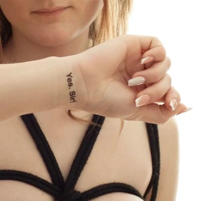 Abbildung von 10 x Yes.Sir! Tattoo Schriftzug in schwarz Kinky Fetish Temporary (10)