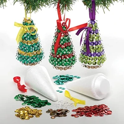 Abbildung von Baker Ross FE881 Weihnachtsfiguren Pailletten Bastelset für Kinder 3 Stück, Festliche Kreativsets und Bastelbedarf zum Basteln Dekorieren zur Weihnachtszeit, Gelb, Grün, Violett, Mittel