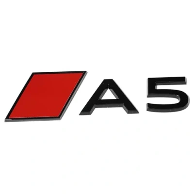 Abbildung von Audi 8B3853740A5FQ Schriftzug A5 Modellbezeichnung Emblem Aufkleber Heckklappe, selbstklebend, schwarz, mit roter Sport Raute