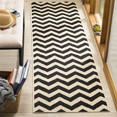 Abbildung von SAFAVIEH Geometrisch Teppich für Wohnzimmer, Esszimmer, Schlafzimmer Courtyard Collection, Kurzer Flor, Schwarz und Beige, 69 X 244 cm