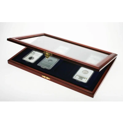 Abbildung von Safe, Präsentationsdisplay, Premium für Slab Kapseln 60x85 mm. (8 Stk.) Mahagonifarbe mit blauen Innenausstattung Abm: 375x260x30 pro Stk.