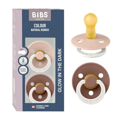 Abbildung von BIBS Colour Glow Schnuller 2er Pack. BPA frei. Leuchtet im Dunkeln. Kirschform Nippel. Naturkautschuk/Latex. Hergestellt in Dänemark. Größe 2 (6 18 Monate). Blush Glow/Woodchuck