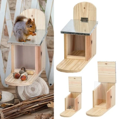 Abbildung von CEPEWA Futterstation Eichhörnchen Tannenholz 12x25x28cm Futterspender