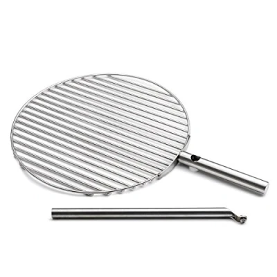 Abbildung von höfats Triple Grillrost 45 verwandelt Feuerschale in einen Grill höhenverstellbar und schwenkbar Edelstahl rund Zubehör für