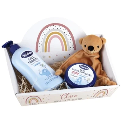 Abbildung von Striefchen® Baby Geschenkset Geschenkkorb mit Namen des Kindes Geschenk zur Geburt oder Taufe (Regenbogen Rosa)