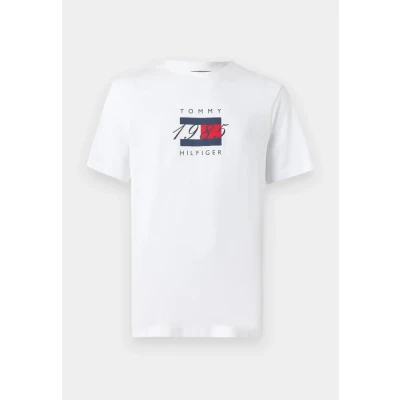 Abbildung von Tommy Hilfiger Linear FLAG Graphic TEE Unisex Tshirt print, Größe: Medium, White