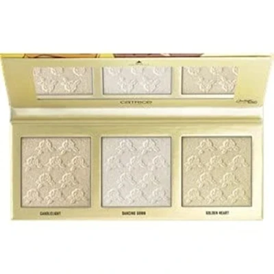 Abbildung von Catrice Disney Princess Belle Highlighter Palette, Nr. 020 Never Give Up, mehrfarbig, 3 Farben, für Mischhaut, sensible Haut, trockene unreine sofortiges Ergebnis (21g)