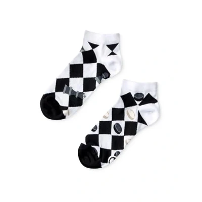 Abbildung von Dedoles Socken Unisex Damen Herren &amp; Kinder Baumwolle viele lustige Designs 1 Paar Geschenk links rechts verschieden, Farbe: Weiß, Motiv: Schach und Dame (Knöchelsocken), Gr. 35 38