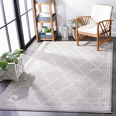Abbildung von SAFAVIEH Geometrisch Teppich für Wohnzimmer, Esszimmer, Schlafzimmer Amherst Collection, Kurzer Flor, Hellgrau und Elfenbein, 122 X 183 cm