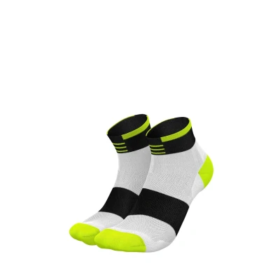 Abbildung von INCYLENCE Stages Sportsocken kurz, leichte Running Socks, atmungsaktive und schweißableitende Low Cut Kompressionssocken mit Anti Blasen Schutz, Lauf Socken für Damen Herren, 39 42