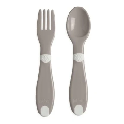 Abbildung von Chicco Erstes Babybesteck, Neutral, Gabel &amp; Löffel, Klein, Leicht, Griffbereit, Rutschfeste Oberfläche, 12M+, 2 Stück, 0% BPA, GRAU