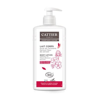 Abbildung von CATTIER PARIS Revitalisierende Körperlotion Distelöl Kirschblütenduft vegane Körpercreme Etikett aus 100% recyceltem Kunststoff 500ml