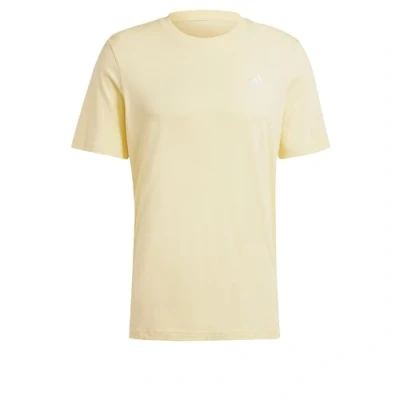 Abbildung von adidas Sportswear Essentials Single Embroidered Small LOGO Tshirt basic, Herren, Größe: XL, Almost yellow