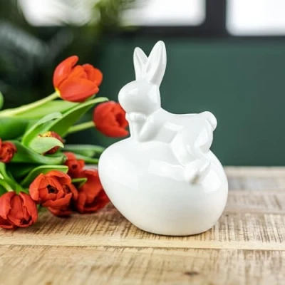 Abbildung von Keramik Osterdeko Hase auf Osterei 13 x 18cm weiß Dekofigur Oster Dekoration Tisch Deko Osterhase