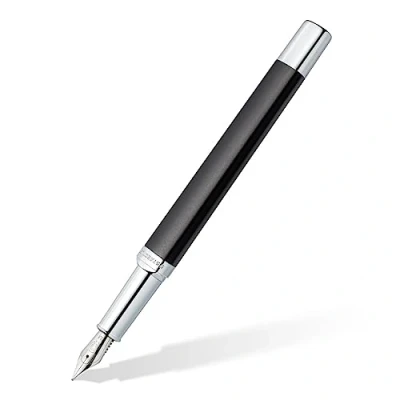Abbildung von STAEDTLER Füllhalter triplus 474 M, Farbe Antique Anthracite, hochwertiges Metallgehäuse in ergonomischer Dreikantform, Stahlfeder mit Patrone Schreibfarbe Blau, M09 3