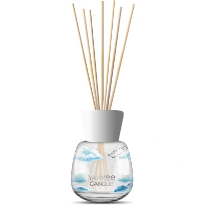 Abbildung von Yankee Candle Signature Diffusor mit Rattanstäbchen Ocean Air 100ml bis zu 10 Wochen Duft Recycelbare Verpackung Perfekte Geschenke für Frauen