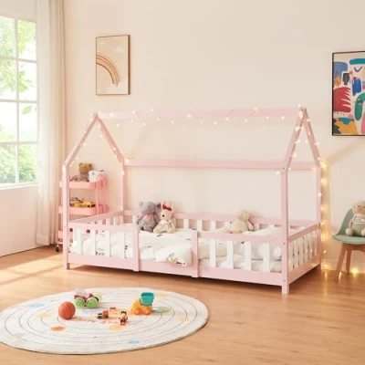 Abbildung von en.casa Kinderbett, »Sisimiut« Haus Optik mit Rausfallschutz 90x200cm Rosa/Weiß