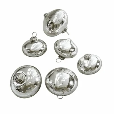 Abbildung von Loberon Weihnachtskugeln 6er Set Isaulie, Eingravierte Eiskristall Muster, Nostalgisches Bauernsilber Finish, Weihnachten, Christbaumschmuck, Glas, Eisen, Silber