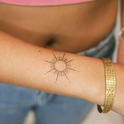Abbildung von Inkster Kunstvolle Sonne vegane &amp; wasserfeste Temporäre Tattoos für Erwachsene EU Kosmetikzertifizierte Farbe revolutionäres 2 Wochen Tattoo Premium Klebetattoos Fake