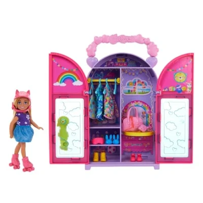 Abbildung von Barbie Chelsea Puppe und Kleiderschrank Spielset mit Kleidung Accessoires, 17 teiliges Set, faltbar zum Spielen für unterwegs Verstauen, HXN03