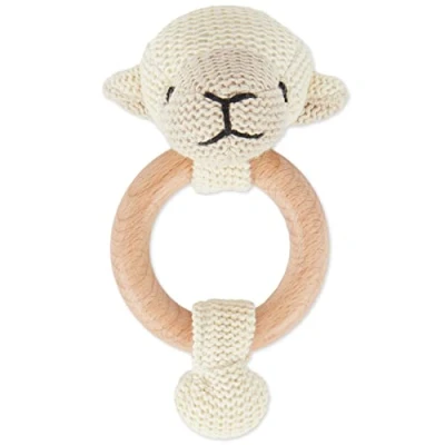 Abbildung von Bieco Greifling Baby Rassel Ø 8cm, Länge 14cm Niedliche Schaf Häkel mit Holz Ring für Junge &amp; Mädchen Gehäkelt Greifringe