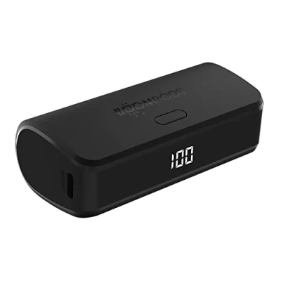 Abbildung von Boompods Powerboom Power Bank Schnellladefunktion 5000mAh Universal USB/USB C Powerbank klein, Handy Akku für Reisen, Powerstation 2 Geräte auf einmal Aufladen, mit LED Anzeige