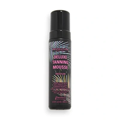 Abbildung von Revolution Beauty, Deluxe Tanning Mousse, Non Sticky Formula with Hyaluronic Acid, Light/Medium, 200ml
