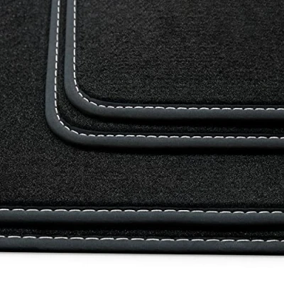 Abbildung von teileplus24 HQ 261 Fußmatten kompatibel mit BMW 4er Gran Coupé G26 2021 Deluxe Velours, Naht:Silber